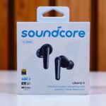 نمای نزدیک از جعبه واقعی هدفون بلوتوثی انکر Anker SoundCore Liberty 5